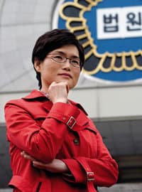 법원 앞 변호사 사진